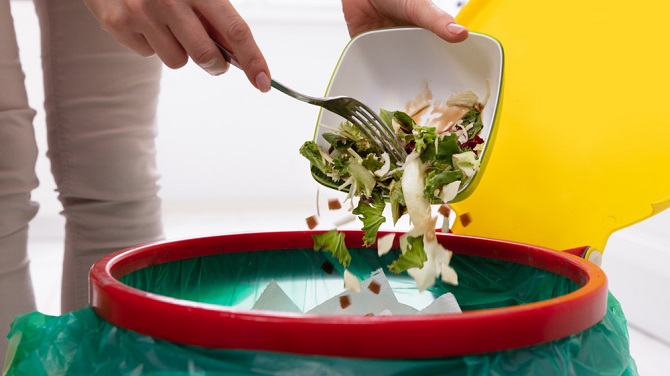 1εκ. τόνους τρόφιμα απορρίπτουν κάθε χρόνο τα νοικοκυριά στην Ελλάδα Title