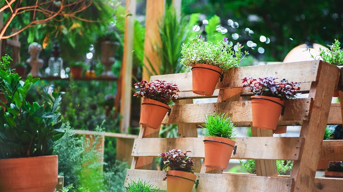 Έπιπλα κήπου από ανακυκλώσιμα υλικά Title